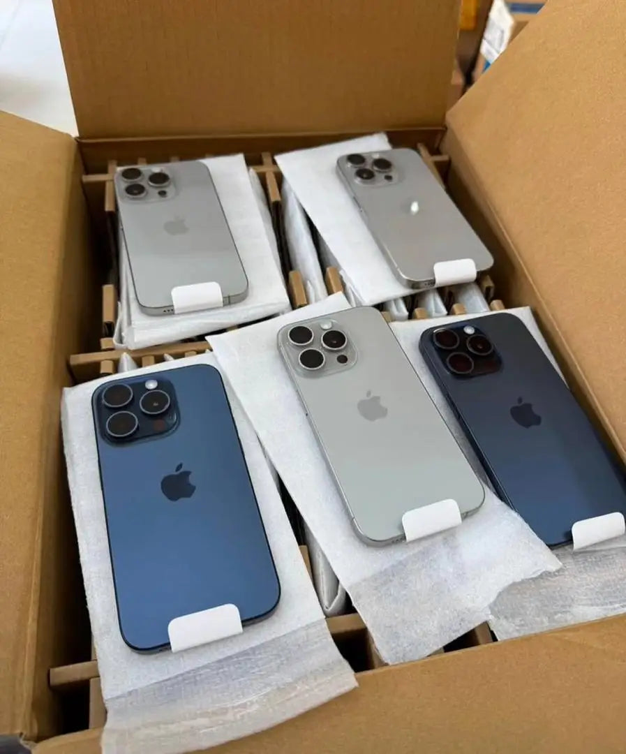 A-pple I-phone 15 pro max with case original offer